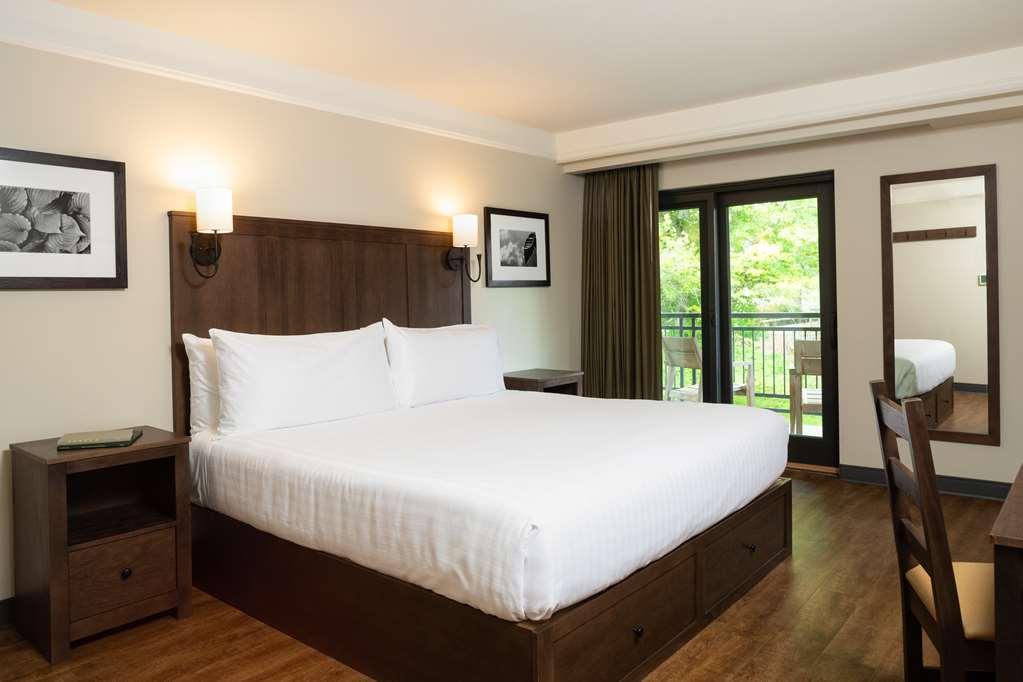 Kanuga Inn & Lodging Hendersonville Room photo